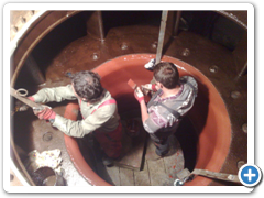 Dokončování základního nátěru komory oběžného kola