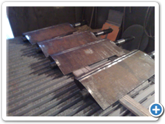 Otryskané lopaty před dalším opracováním