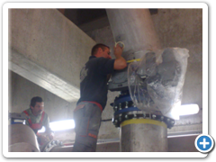 Aplikace vrchního nátěru - oblepování opracovaných ploch 