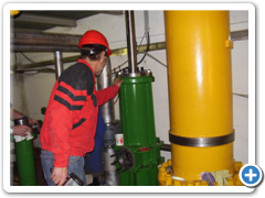 Kontrola kvality nátěru na mechanizmu hradidlové tabule