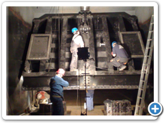 Dokončování prací na třetí vrtsvě nátěrového systému